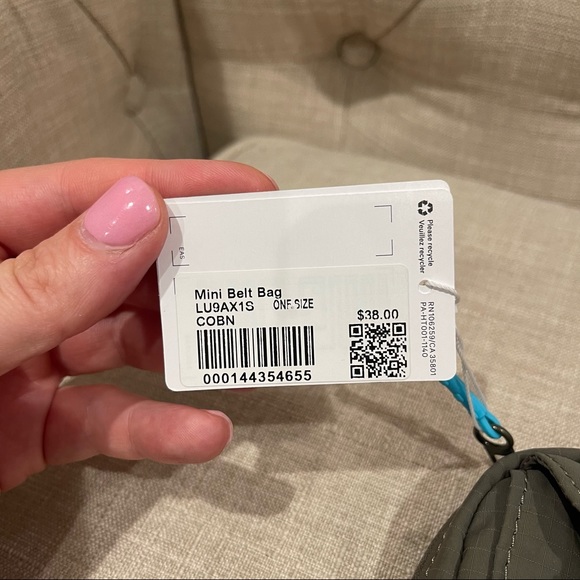 NWT Lululemon Everywhere Mini Belt Bag - Carob Brown - Picture 9 of 9